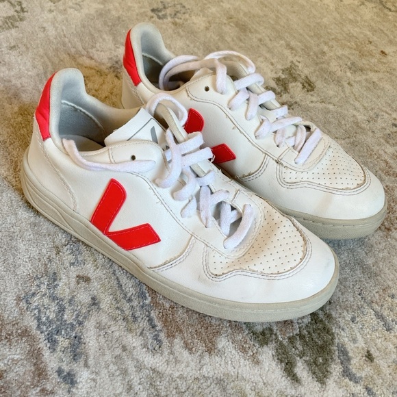 Women’s white and pink sneakers size 6 - Picture 1 of 9